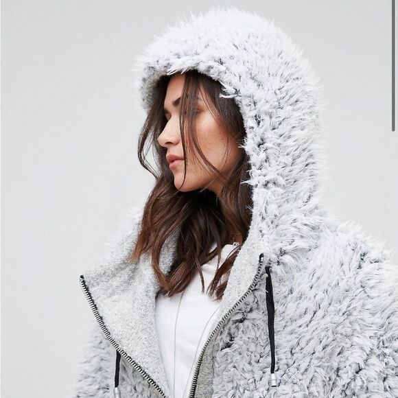 New
Free People × We The Free Fluffy
Size M/L
NWOT never worn before - Picture 6 of 11